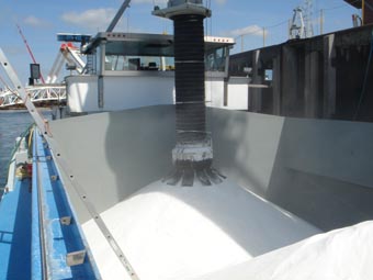 Laden bij de Borax Botlek